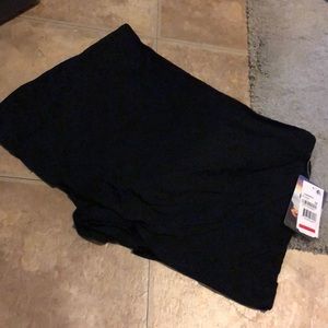 🍍Drape front flap gives skirt illusion.Mini skort